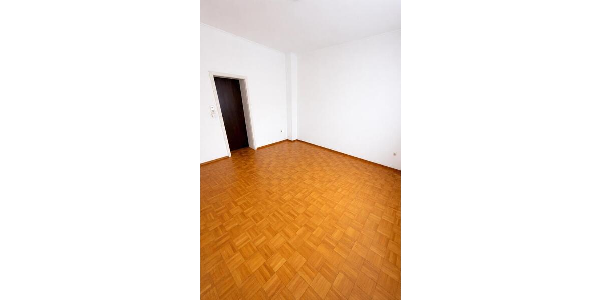 Erdgeschoßwohnung Kaarst - 7 Zimmer, 180 m&sup2;, 1.900&euro; | Angebot:26548422