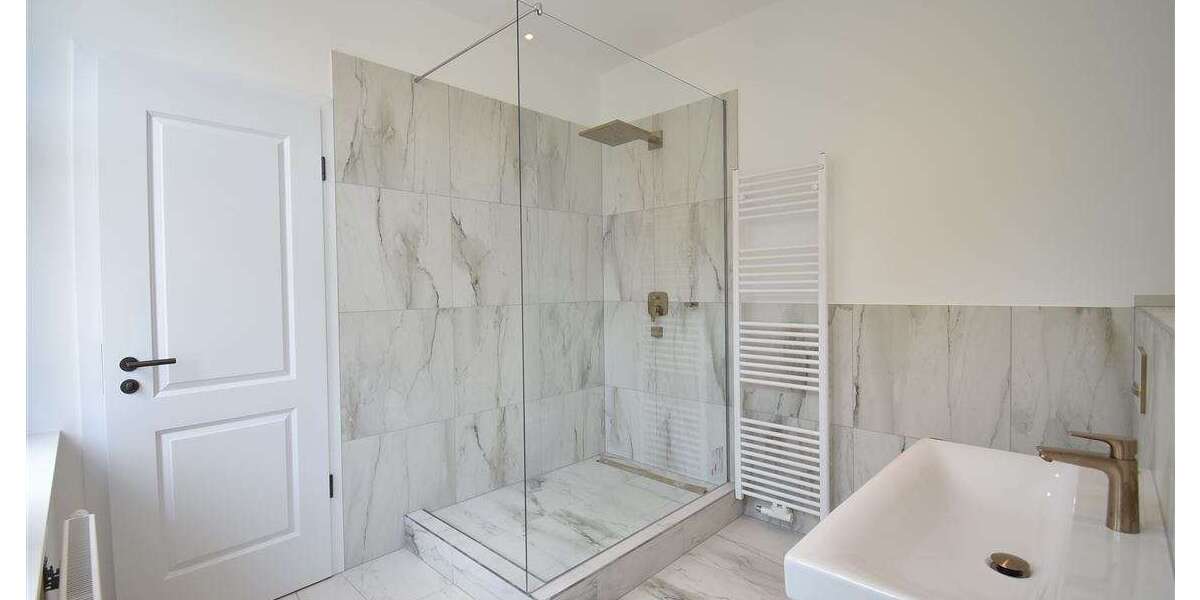 Etagenwohnung Düsseldorf Oberkassel - 3 Zimmer, 141 m&sup2;, 2.800&euro; | Angebot:24345889