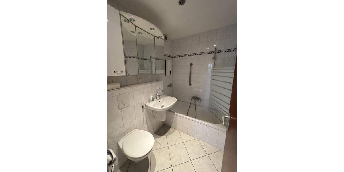 Etagenwohnung Krefeld Inrath/Kliedbruch - 4 Zimmer, 100 m&sup2;, 150.000&euro; | Angebot:25693373