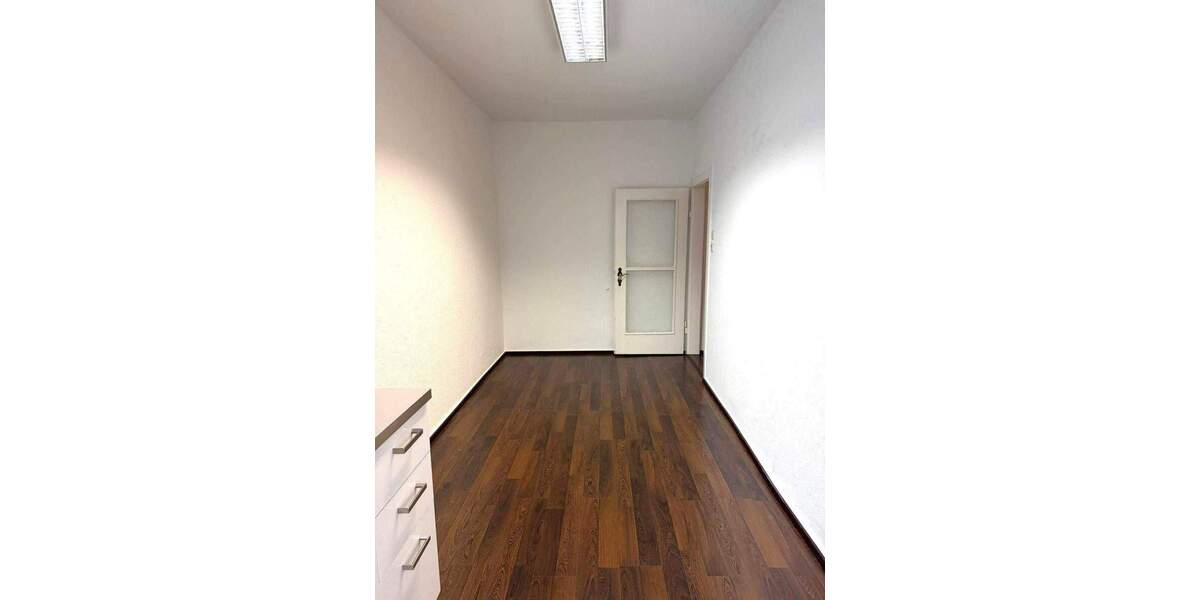 Gewerbeobjekt Düsseldorf Stadtmitte - 4 Zimmer, 87 m&sup2;, 920&euro; | Angebot:25821690