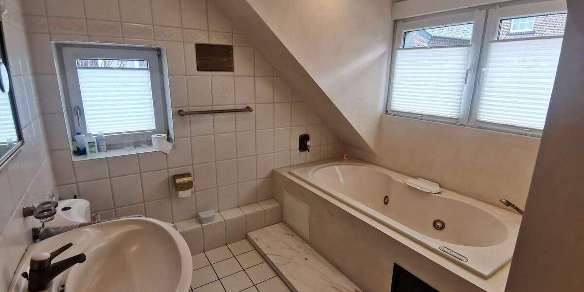 Einfamilienhaus Mönchengladbach Pongs - 7 Zimmer, 150 m&sup2;, 475.000&euro; | Angebot:25705651