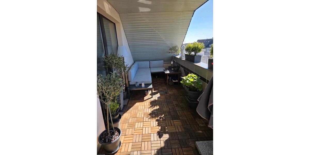 Dachgeschoßwohnung Krefeld Cracau - 3 Zimmer, 85 m&sup2;, 140.000&euro; | Angebot:26084764