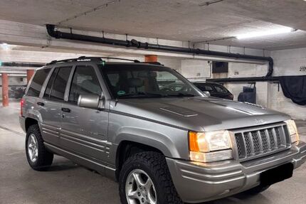 Jeep Grand Cherokee 198.900 km 9.999 &euro; Düsseldorf 40629