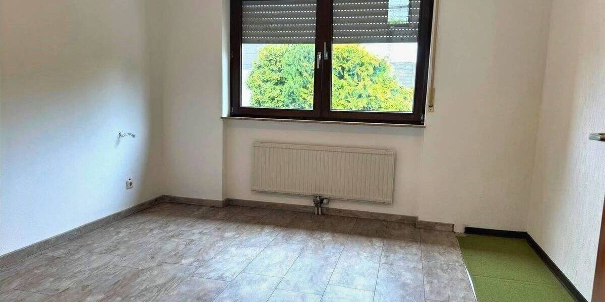 Reihenmittelhaus Krefeld Kempener Feld/Baakeshof - 6 Zimmer, 135 m&sup2;, 360.000&euro; | Angebot:26779006