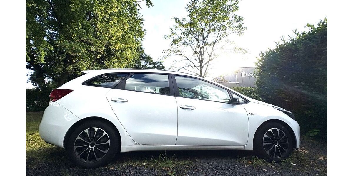 Kia ceed Sportswagon 318.000 km 3.150 &euro; Nettetal 41334