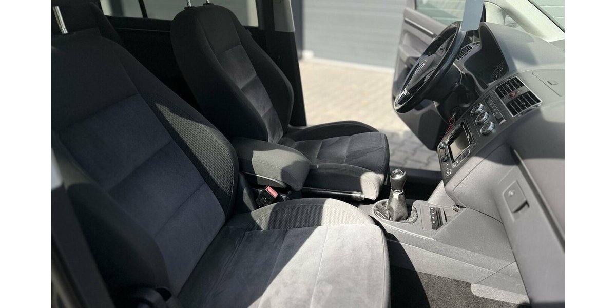 VW Touran Highline / Navi / 7 Sitze / Klima / AHK 255.000 km 7.190 &euro; Mönchengladbach 41066