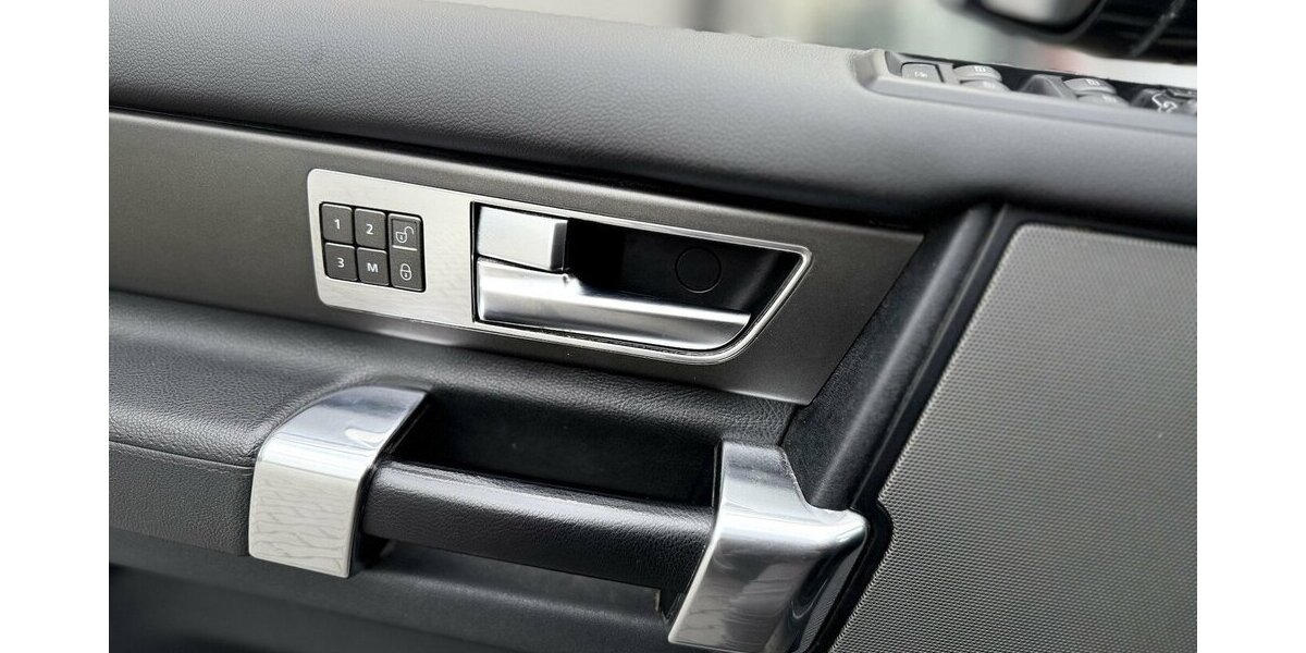 Land Rover Discovery SDV6 / HSE / Kamera / Pano / 7 Sitze 199.000 km 19.390 &euro; Mönchengladbach 41066