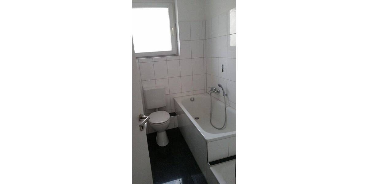 Etagenwohnung Moers Hochstraß - 3 Zimmer, 73 m&sup2;, 675&euro; | Angebot:26886404