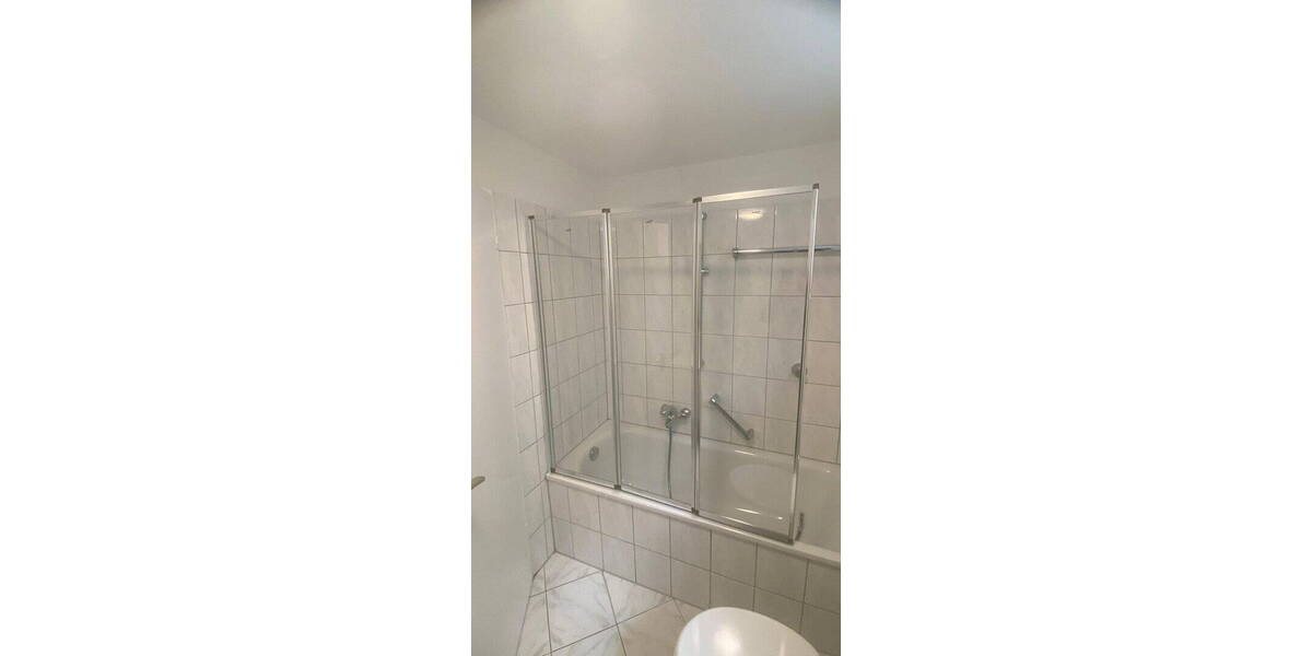 Etagenwohnung Düsseldorf Lohausen - 2 Zimmer, 77 m&sup2;, 1.400&euro; | Angebot:26933027