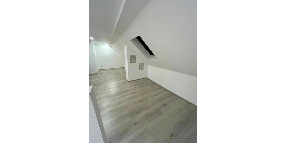 Dachgeschoßwohnung Mönchengladbach West - 3 Zimmer, 58 m&sup2;, 600&euro; | Angebot:26025022