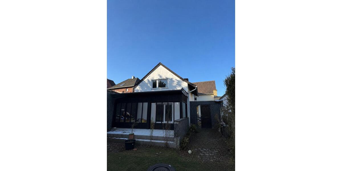 Erdgeschoßwohnung Kaarst - 7 Zimmer, 180 m&sup2;, 1.900&euro; | Angebot:26548422