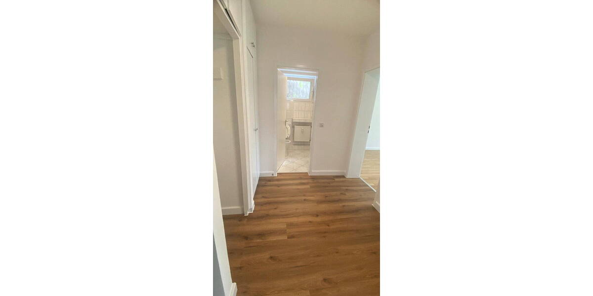 Etagenwohnung Düsseldorf Lohausen - 2 Zimmer, 77 m&sup2;, 1.400&euro; | Angebot:26933027