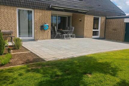 Haus Jüchen - 5 Zimmer, 200 m&sup2;, 2.700&euro; | Angebot:26248497