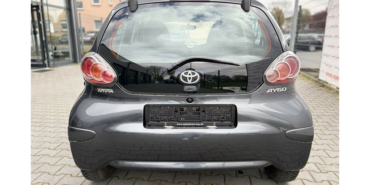 Toyota Aygo Basis / Klima / Elektr. FH / MP3 Player 95.000 km 2.890 &euro; Mönchengladbach 41066