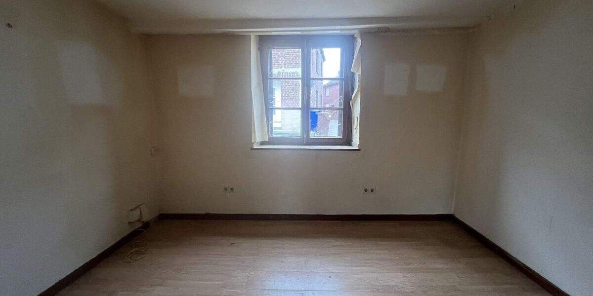 Einfamilienhaus Mönchengladbach-Wickrathberg Wickrathberg - 8 Zimmer, 200 m&sup2;, 270.000&euro; | Angebot:25703873