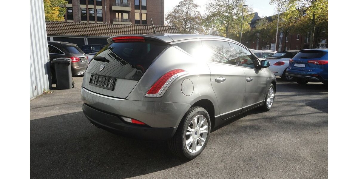 Lancia Delta Oro 1,9d 140 KW HU11/27 Klimatr+Navi+Leder 167.000 km 4.900 &euro; Neuss 41462