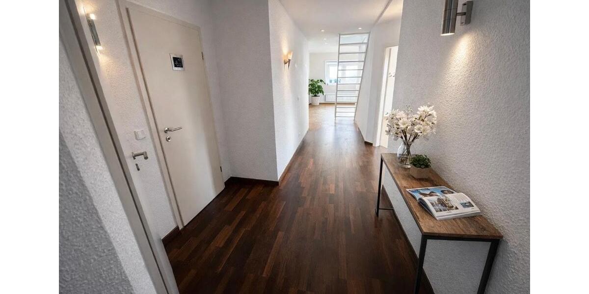 Dachgeschoßwohnung Mönchengladbach Nord - 3 Zimmer, 140 m&sup2;, 198.000&euro; | Angebot:26655393
