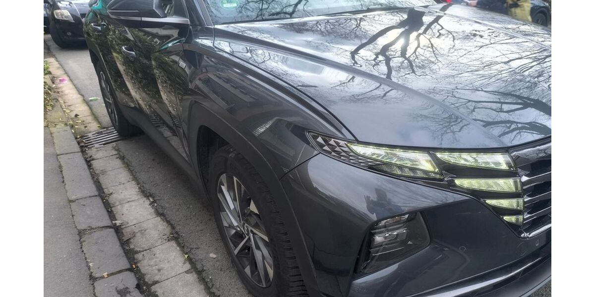 Hyundai TUCSON 267.300 km 15.499 &euro; Neuss 41460