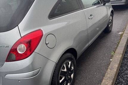 Opel Corsa D 135.201 km 3.290 &euro; Düsseldorf 40213