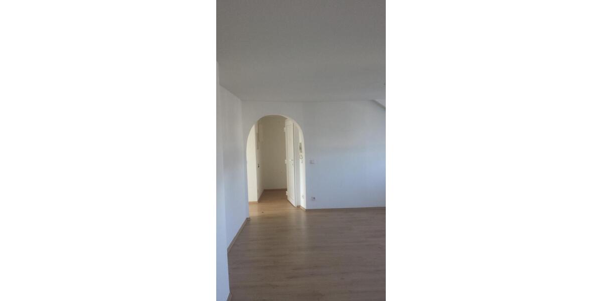 Dachgeschoßwohnung Krefeld - 2 Zimmer, 62 m&sup2;, 500&euro; | Angebot:25784079