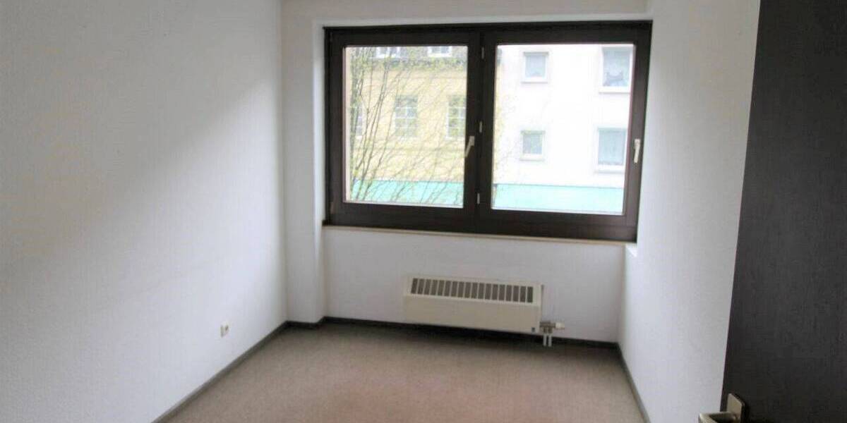 Gewerbeobjekt Krefeld Stadtmitte - 9 Zimmer, 214 m&sup2;, 1.200&euro; | Angebot:25684500
