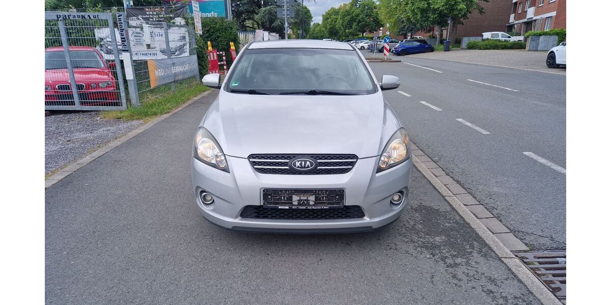 Kia ceed / Ceed 204.893 km 3.300 &euro; Düsseldorf 40549