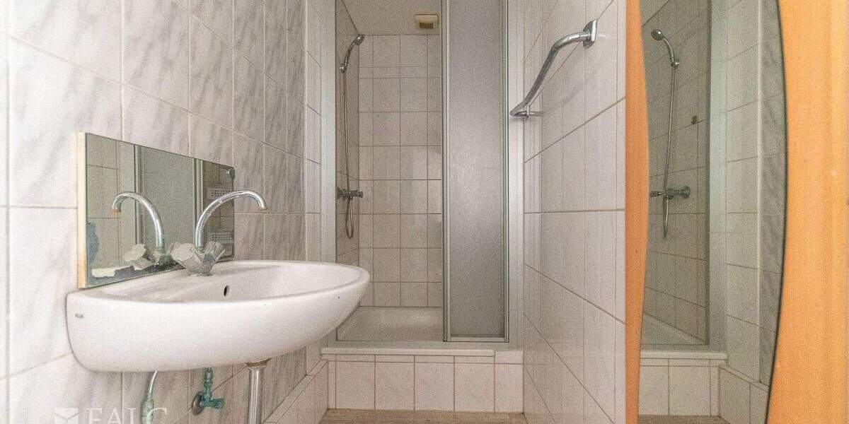 Etagenwohnung Krefeld Stadtmitte - 3 Zimmer, 104 m&sup2;, 198.500&euro; | Angebot:25698266
