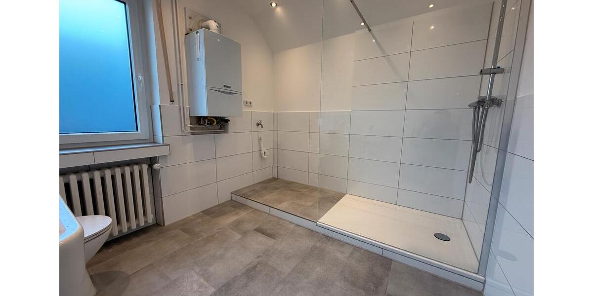 Dachgeschoßwohnung Grefrath - 4 Zimmer, 120 m&sup2;, 1.200&euro; | Angebot:25365398