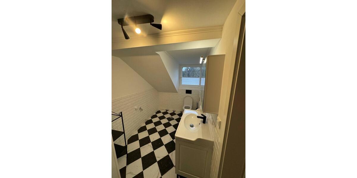 Dachgeschoßwohnung Neuss - 2 Zimmer, 45 m&sup2;, 900&euro; | Angebot:26480009