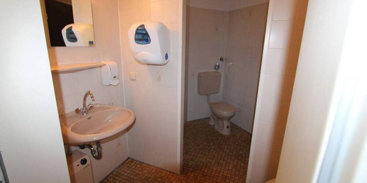 Gewerbeobjekt Krefeld Stadtmitte - 9 Zimmer, 214 m&sup2;, 1.200&euro; | Angebot:25684500