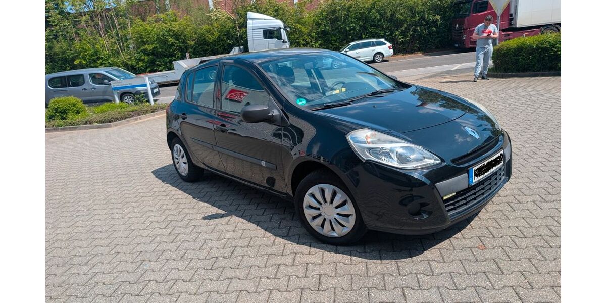 Renault Clio 96.000 km 4.490 &euro; Mönchengladbach 41065