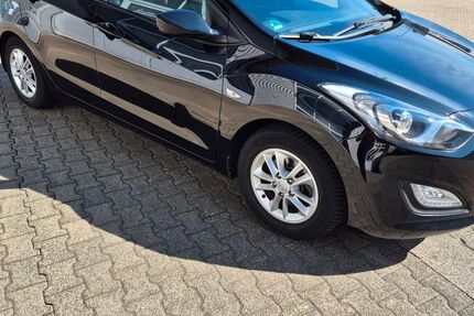 Hyundai i30 103.889 km 7.999 &euro; Mönchengladbach 41068