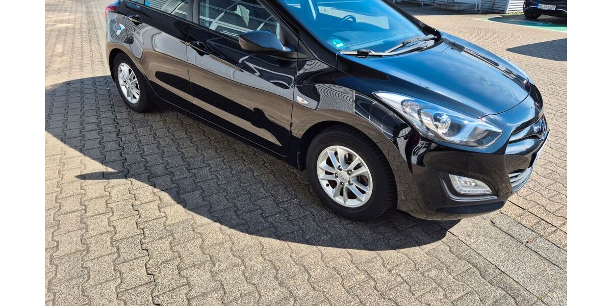 Hyundai i30 103.889 km 7.999 &euro; Mönchengladbach 41068