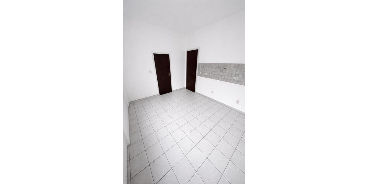 Erdgeschoßwohnung Kaarst - 7 Zimmer, 180 m&sup2;, 1.900&euro; | Angebot:26548422