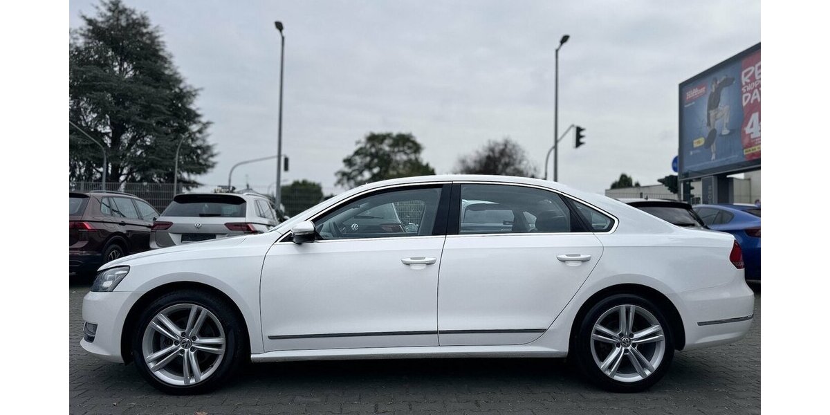 VW Passat 2,0 TDI Highline / Leder / SHD / Keyless 228.000 km 11.390 &euro; Mönchengladbach 41066