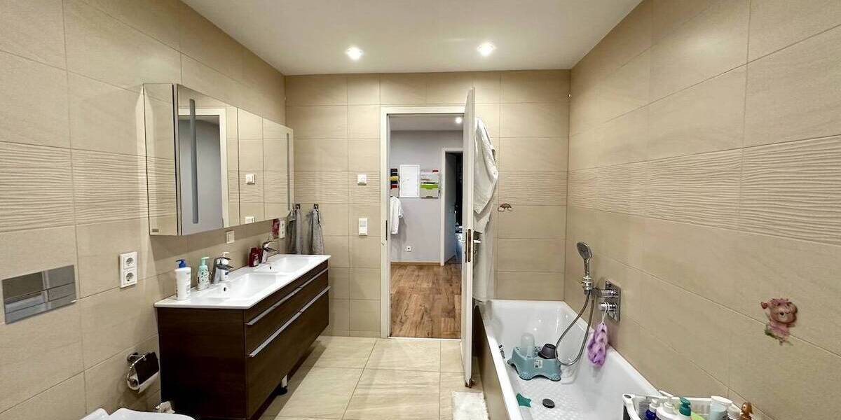 Einfamilienhaus Neuss Stadionviertel - 7 Zimmer, 255 m&sup2;, 998.000&euro; | Angebot:26657257