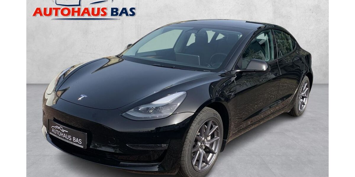 Tesla Model 3 127.987 km 28.949 &euro; Kaarst 41564