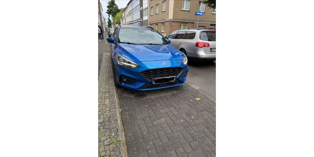 Ford Focus 90.000 km 13.500 &euro; Krefeld 47798