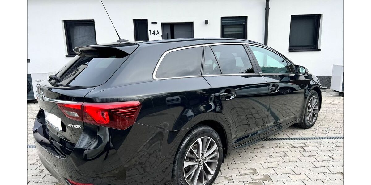 Toyota Avensis 65.874 km 15.498 &euro; Düsseldorf 40599