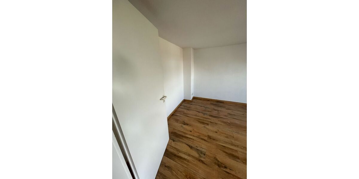 Provisionsfrei* SOFORT FREI! Rhein-nah - 2-Zm Penthouse Oberkassel - renoviert, Klimaanlage Einbauküche 55m² - Einfamilienhaus Düsseldorf Oberkassel | Angebot:25926108