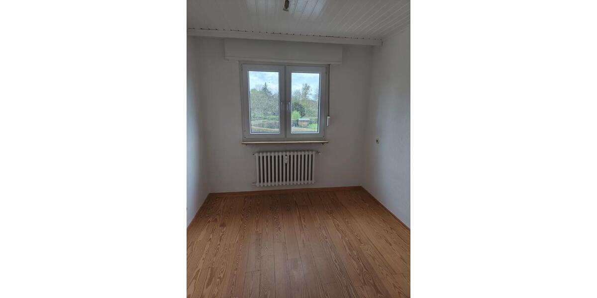 Dachgeschoßwohnung Neuss Holzheim - 3 Zimmer, 75 m&sup2;, 850&euro; | Angebot:25942582
