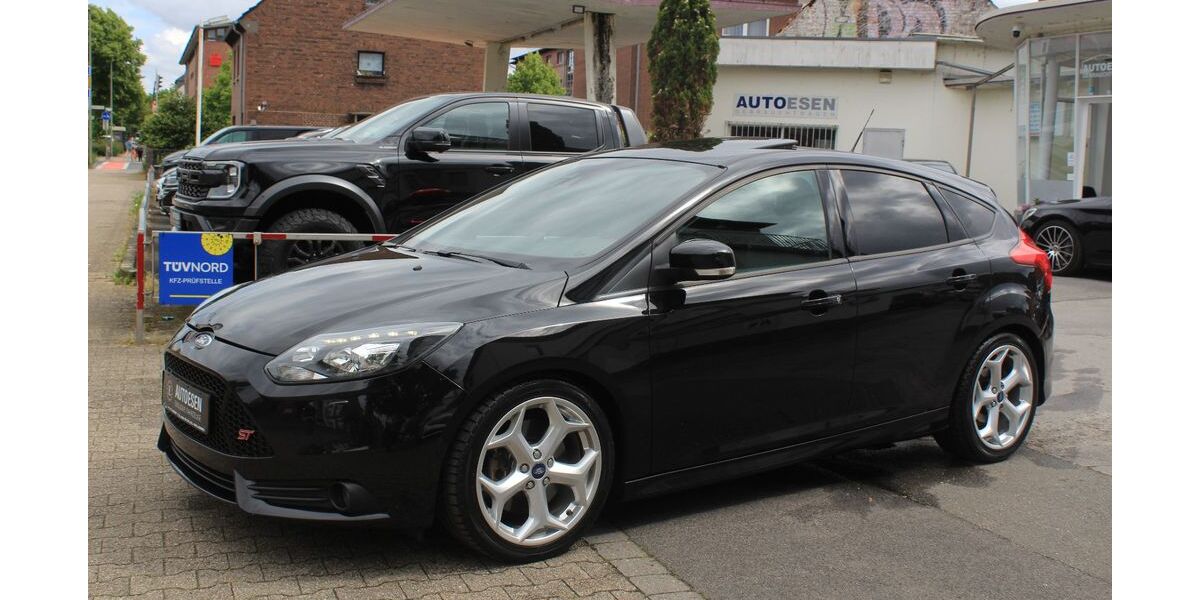 Ford Focus 129.500 km 10.900 &euro; Neuss 41468