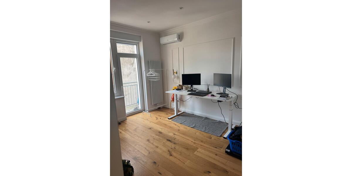Dachgeschoßwohnung Düsseldorf Stadtbezirk 3 - 5 Zimmer, 140 m&sup2;, 3.500&euro; | Angebot:25941058