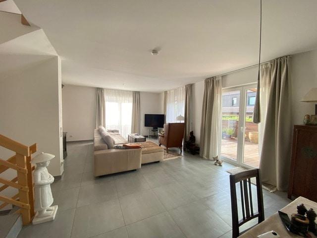 Einfamilienhaus Kaarst - 7.5 Zimmer, 241 m&sup2;, 2.900&euro; | Angebot:26634663