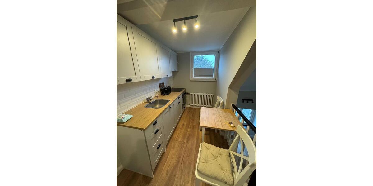Dachgeschoßwohnung Neuss - 2 Zimmer, 45 m&sup2;, 900&euro; | Angebot:26480009