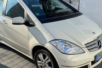 Mercedes-Benz A 160 127.500 km 4.100 &euro; Düsseldorf 40229