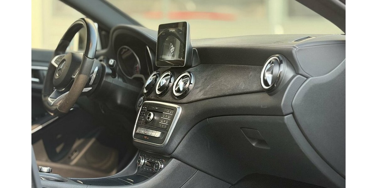 Mercedes-Benz CLA 220 Shooting Brake AMG / PANO / AHK / Kamera 99.000 km 21.390 &euro; Mönchengladbach 41066