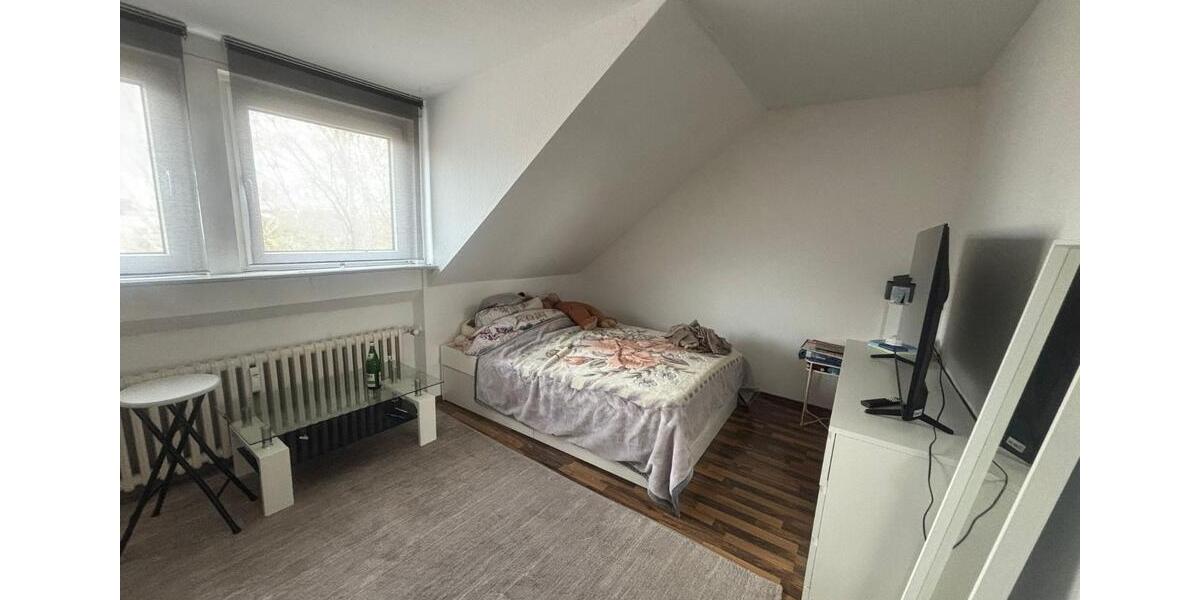Dachgeschoßwohnung Mönchengladbach Süd - 1 Zimmer, 22 m&sup2;, 380&euro; | Angebot:26025043