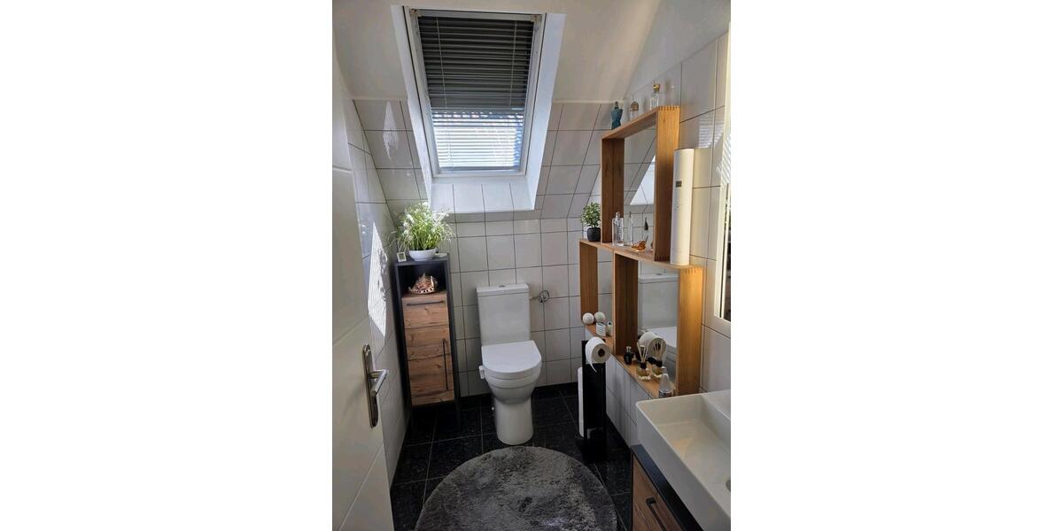 Dachgeschoßwohnung Krefeld Cracau - 3 Zimmer, 85 m&sup2;, 140.000&euro; | Angebot:26084764