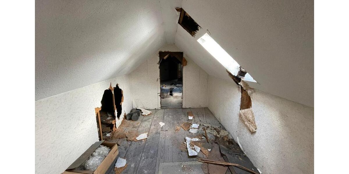 Dachgeschoßwohnung Krefeld Cracau - 5 Zimmer, 114 m&sup2;, 55.000&euro; | Angebot:25989556